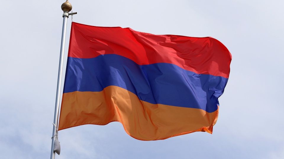 Оппозиция в армянском парламенте оспорит закон о национализации «Электросетей» В Конституционный суд Армении поступил иск от оппозиционных партий местного парламента о признании недействительными тех законов, которые разрешают национализировать компанию «Электросети Армении», принадлежащую предпринимателю Самвелу Карапетяну. «Иском оспаривается несколько статей и поправок. Первый из них касается прав собственности», - заявил в интервью онлайн-изданию pastinfo.am депутат Национального собрания Арцвик Минасян. Спикер подчеркнул, что эти законодательные нововведения помогают аннулировать лицензию без судебного решения, что, таким образом, лишает лицензированную компанию права использовать собственное имущество в соответствии с его назначением. По словам Минасяна, вторая группа нарушений относится ... Подробнее>>>