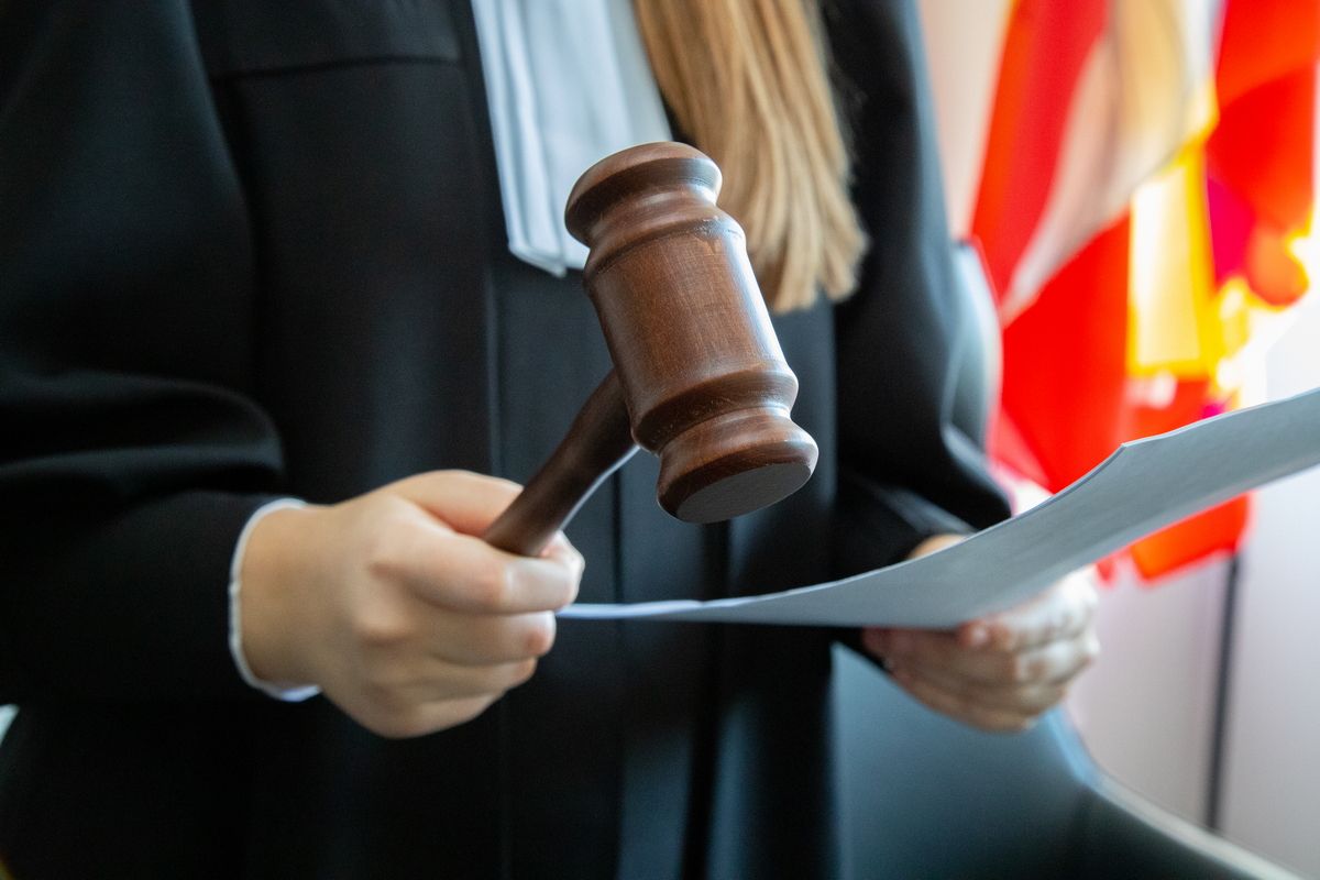 10 лет колонии получил рабовладелец из Борисоглебска за убийство В сентябре 2023 года на улице Проезжей между пьяными Александром Боковым и его товарищем возник конфликт. Причем, словесная перепалка быстро переросла в рукоприкладство - осуждённый избивал оппонента руками и ногами, а также деталью от трактора - металлическим пальцем звена гусеницы. ↗ Прислать новость Подписаться
