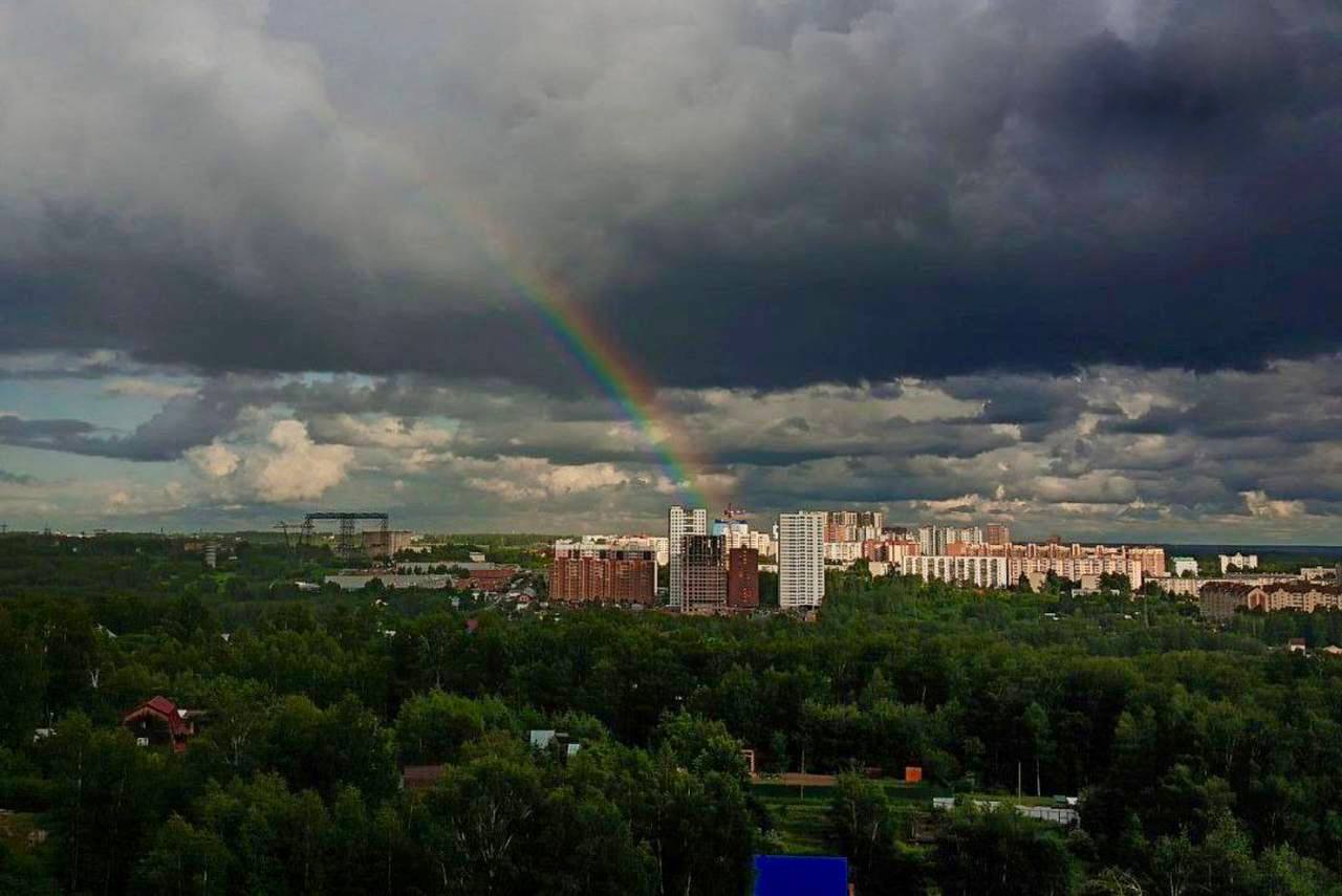 В Новосибирске после дождя появилась яркая радуга — над городом повисла настоящая красота Афиша Новосибирска