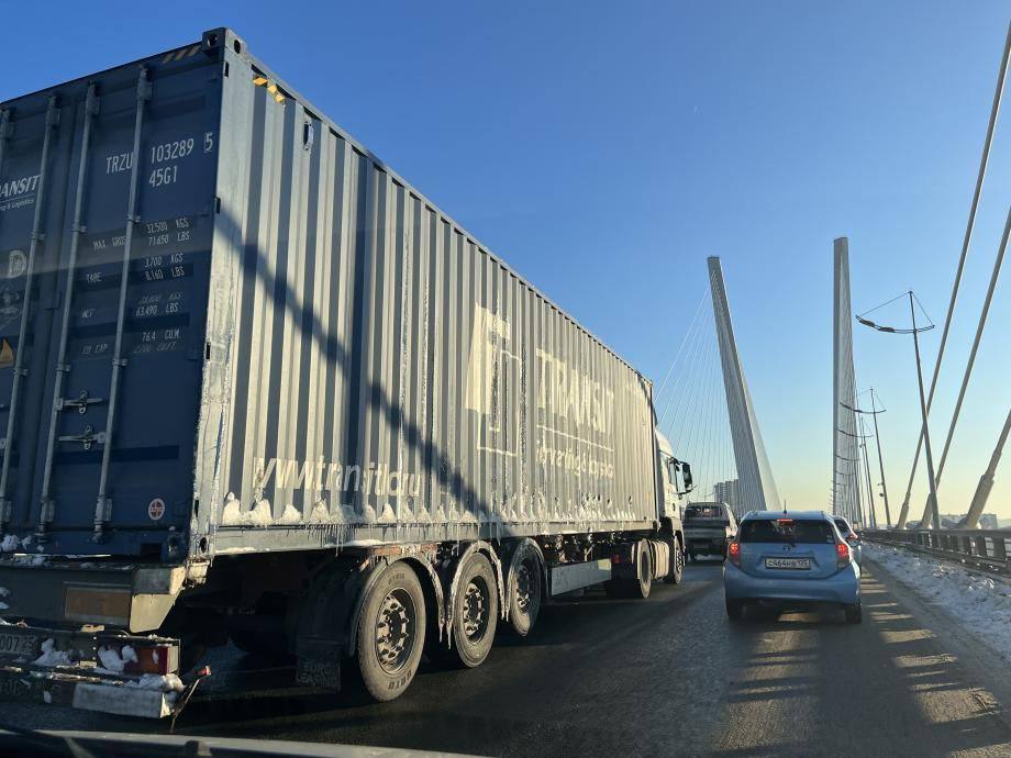 В Приморье водители и собственники большегрузов будут платить за каждый пройденный километр на платных автомобильных дорогах общего пользования регионального или межмуниципального значения