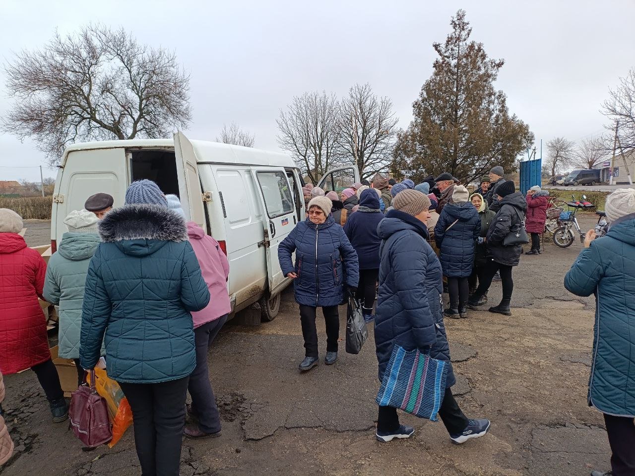 В Великолепетихского округа прошла выдача гуманитарной помощи  Граждане льготных категорий, проживающие в селе Рубановка, получили товары первой необходимости от гуманитарного штаба.   "Местные жители выражают искреннюю благодарность за оказанную поддержку в трудное время", - подчеркнули в окружной администрации.  Радио Таврия - подписаться