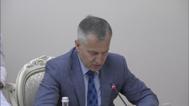 2 частных дом и 1 МКД пострадали от атак ВСУ в Курской области за неделю — Специалистами восстановлено 7 частных домов, 2 из которых многоквартирные, установлено 46 окон, отремонтировано более 1000 кв. м. крыш и фасадов. Все работы идут в запланированном режиме, — отметил врио замгубернатора Александр Чепик. Работы продолжаются в 51 частных домах и 6 многоквартирных в Курске, Рыльске и Льгове. Вести-Курск. Только проверенная информация Прислать новость