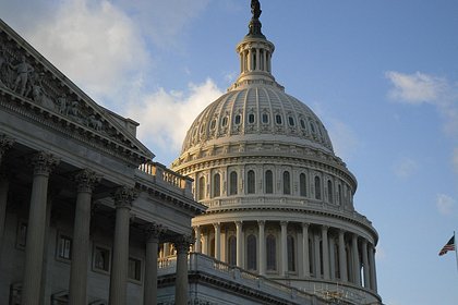 США раскрыли детали подготовки санкций против России В сенате США подготовили законопроект о введении новых санкций в отношении России. Об этом сообщил спецпосланник американского президента Кит Келлог в беседе с Fox News. «Я разговаривал с Линдси Грэмом внесен в перечень террористов и экстремистов Росфинмониторинга на прошлых выходных и считаю, что сенаторы готовы действовать. Они назвали это "Законом о санкциях против России 2025», — рассказал он, отметив, что санкции будут весьма жесткими. Ранее глава офиса президента Украины Владимира Зеленского Андрей Ермак на встрече со спецпредставителем американского лидера Дональда Трампа Стивом Уиткоффом назвал позицию России на переговорах неконструктивной и призвал США ввести антироссийские санкции. Ермак также пригласил Уиткоффа посетить Украину и заявил, что Киев готов к встрече лидеров России и Украины.