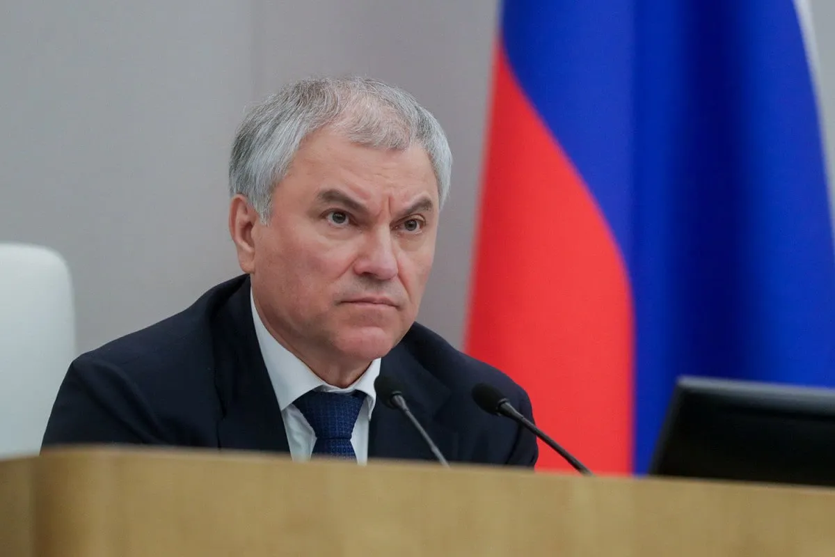 Володин заявил что письмо жены актера релоканта Назарова Ольги Васильевой ему не поступало При этом политик подчеркнул что в вопросе возвращения релокантов всегда стоит учитывать что они говорили о России пока находились за рубежом Ранее в СМИ появилась информация что Васильева направила в ГД письмо с просьбой простить их семью и позволить вернуться в Россию Мы в МАХ
