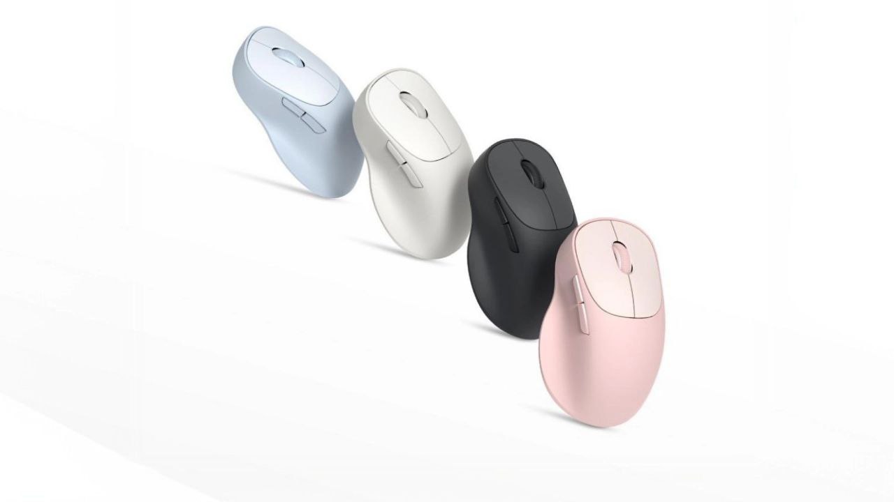 Xiaomi показала новую беспроводную мышь На платформе Youpin представили Wireless Mouse 3 Color Comfort Edition эргономичную мышь с мягким покрытием малошумными кнопками и поддержкой подключения к трём устройствам Доступна в чёрном белом розовом и голубом вариантах оснащена боковыми клавишами и сенсором на 1200 dpi Цена 1300 рублей