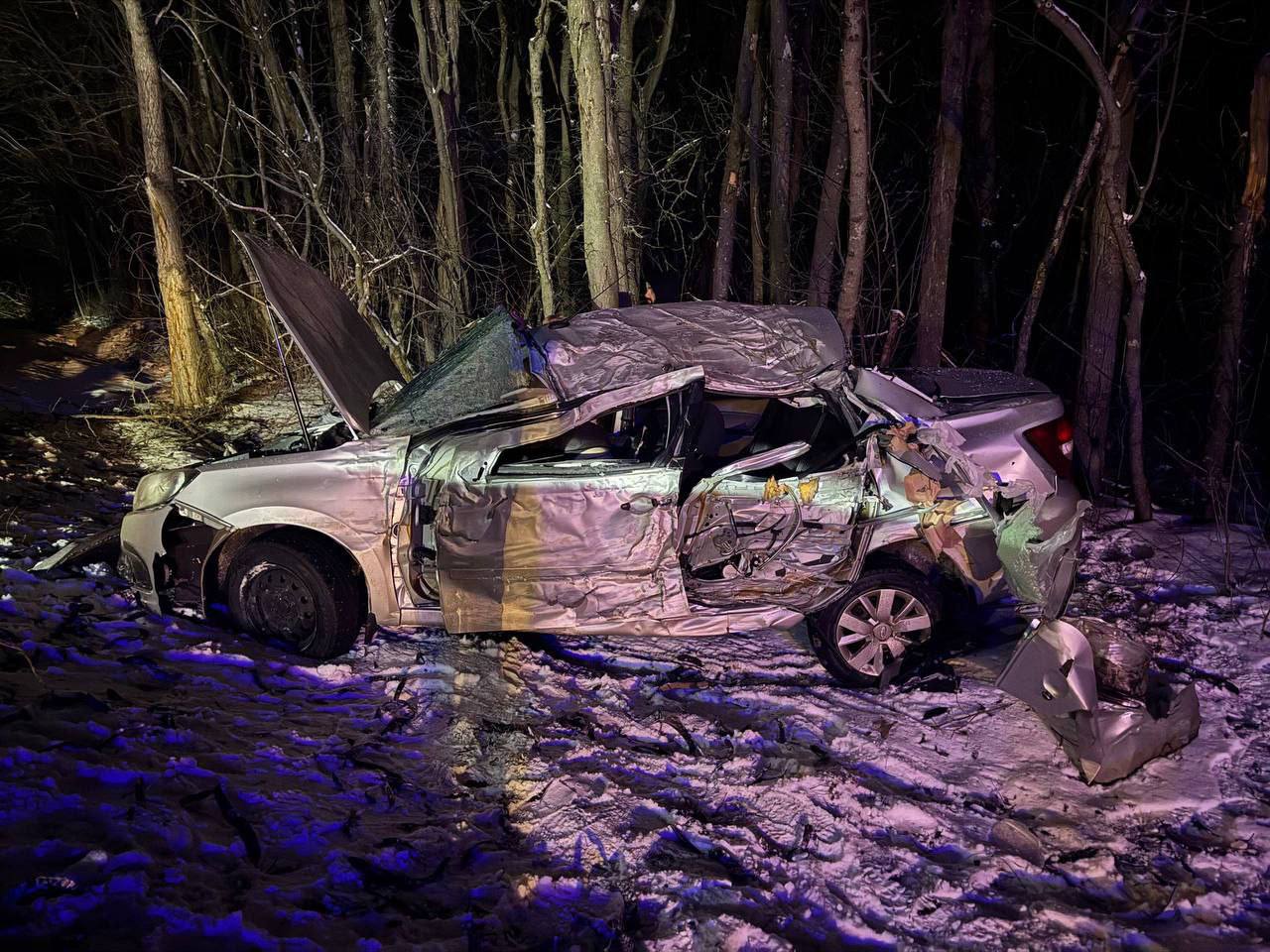 В Георгиевском округе водитель Лады Гранты погиб в ДТП Смертельная авария произошла 27 января на автодороге Георгиевск Новопавловск По предварительным данным 37 летний водитель из другого региона не справился с управлением съехал с проезжей части и врезался в дерево Мужчина погиб на месте до приезда скорой помощи Обстоятельства происшествия устанавливают сотрудники ГИБДД и следственно оперативная группа Что то на Ставропольском в MAX