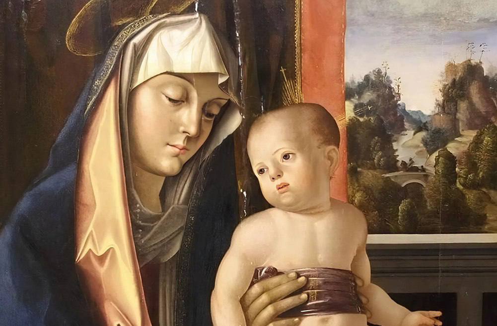 В итальянский музей возвращена картина XVI века, украденная полвека назад    Картина «Мадонна с младенцем» работы Антонио Соларио, похищенная в 1973 году из Городского музея Беллуно в Италии, возвращена законному владельцу. Барбара де Дожа, вдова британского барона, в чьем распоряжении находилось произведение, согласилась на безвозмездную передачу полотна музею после многолетних переговоров. Об этом сообщает The Guardian со ссылкой на юриста по вопросам искусства Кристофера Маринелло.    Антонио Солари. «Мадонна с младенцем», XVI век Фото: Antonio Solari / Art Recovery International