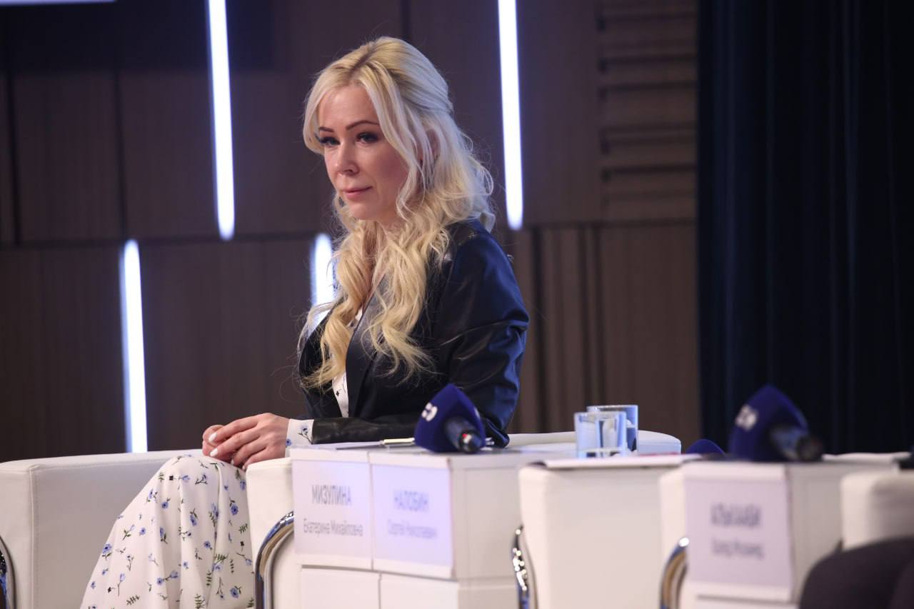 Суд признал высказывания Дудя и Лебедева оскорбительными для Мизулиной Мосгорсуд постановил что выражения использованные Юрием Дудем и Артемием Лебедевым в интервью порочат честь и достоинство Екатерины Мизулиной Об этом сообщает ТАСС Признан в РФ иноагентом Подпишитесь на Абзац TG VK Дзен MAX Rutube
