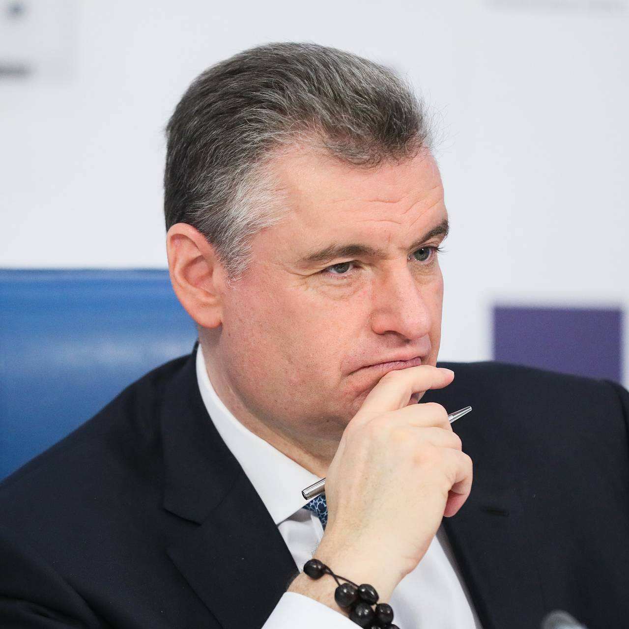 Глава ЛДПР Слуцкий назвал Кубань регионом с самыми большими выплатами учителям В Краснодарском крае действует одна из самых заметных мер поддержки педагогов молодым учителям выделяют 1 млн рублей на строительство или покупку жилья Об этом сообщил лидер ЛДПР Леонид Слуцкий в рамках доклада ЛДПР против неравенства в школьном образовании По его словам есть большой разрыв в оплате труда между регионами ЛДПР предлагает решение в виде единой федеральной системы оплаты труда учителей Инициатива направлена на то чтобы устранить очевидное неравенство и обеспечить педагогам справедливое вознаграждение независимо от региона Кубанские новости