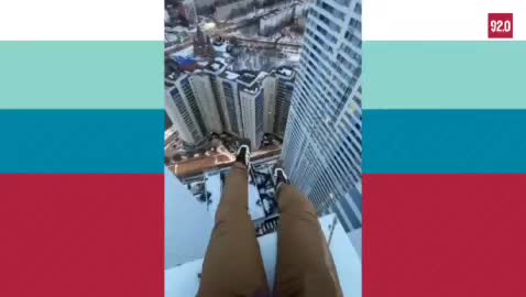 Школьники Владивостока повторяют трюки блогера у открытых окон