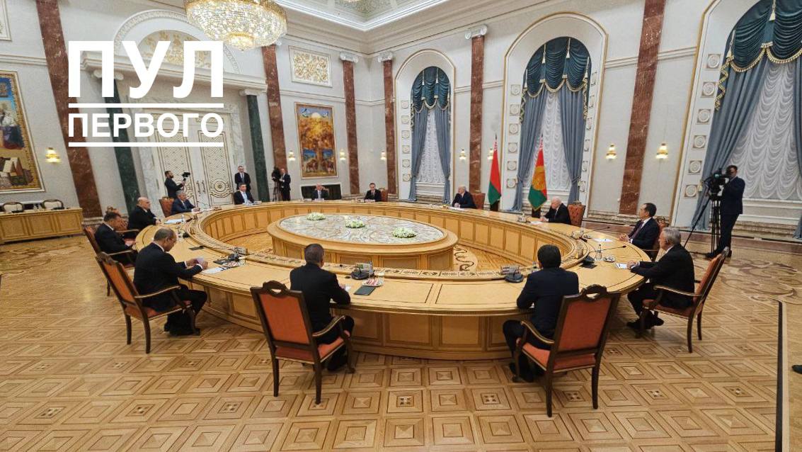 Лукашенко о темпах развития в СНГ и ЕАЭС В истекшем году ВВП в объединениях вырос на 4 5 На таком же уровне сложился рост и промышленного производства Под контролем находятся инфляционные процессы отсутствует проблема безработицы скорее наоборот обеспечивается рост доходов населения