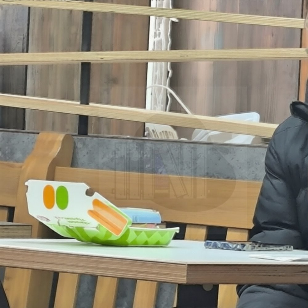 ГОЛУБЫЕ бургеры завезут во Вкусно и точка Новинку уже затизерили в одном из ресторанов Москвы а скоро могут раскатать и на ВСЮ сетку В сети предположили что голубая лимитка может стать продолжением хайповой цветной серии наравне с розовым от Hello Kitty Ждем на пробу Срочно Бэкдор