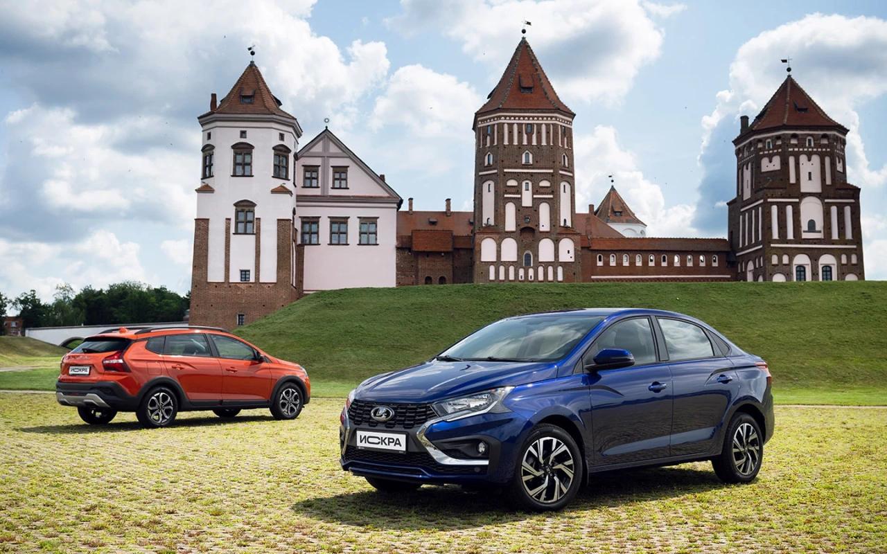 АвтоВАЗ объяснил, почему в Lada Iskra есть логотипы Renault Как сообщила Autonews пресс-служба предприятия, проект автомобиля начали разрабатывать еще при французских акционерах, поэтому часть оснастки и прессформ заказывались еще в то время. «Перезаказывать новые прессформы только ради другого логотипа экономически нецелесообразно», – заявили в АвтоВАЗе. При этом предприятие подтвердило более ранее заявление главы АвтоВАЗа Максима Соколова, что уровень локализации автомобиля превышает 90%. «Мы подтверждаем, что в номенклатуре деталей и компонентов, используемых для сборки "Искры", более 90% – это российское производство и поставщики», – добавила пресс-служба автопроизводителя. #эксклюзив_autonews