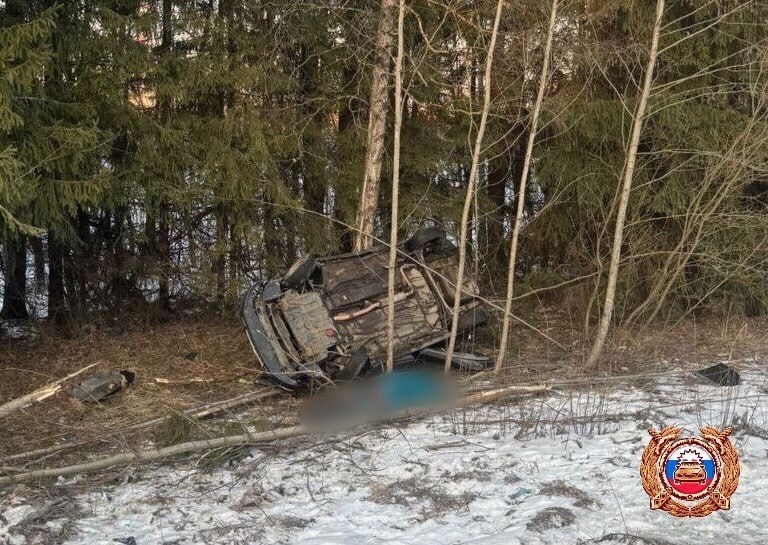 Один человек погиб и трое пострадали в ДТП под Старицей  Вечером 24 февраля на дороге «Торжок-Высокое-Берново-Старица» произошла авария.   35-летний водитель автомобиля Lada ехал в сторону Старицы и по неустановленной причине потерял контроль за движением машины.  Автомобиль съехал в кювет и опрокинулся.  В результате ДТП водитель автомобиля от полученных травм скончался на месте происшествия. 25-летний, 35-летний и 23-летний пассажиры автомобиля Lada получили травмы различной степени тяжести.    Пилот Подписаться  #дтп #авария