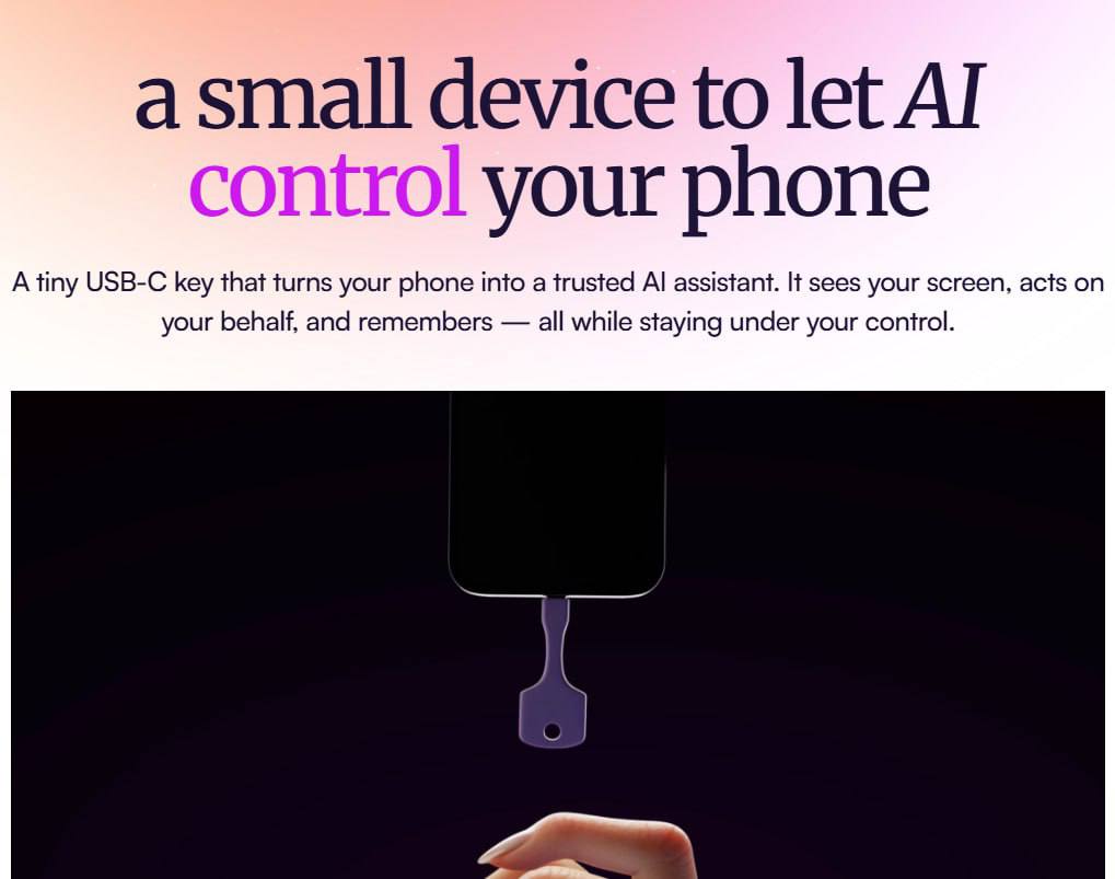 Безумие для айфонов новый AI агент на флешке управляет смартфоном за вас Появился новый ИИ агент AI Key который подключается к iPhone через флешку и способен полноценно управлять устройством Он умеет работать с приложениями писать сообщения участвовать в звонках и запоминать любые действия Если что то не понравится его легко поставить на паузу или отключить обещают разработчики Правда пересматривать все ваши рилсы за вас он не сможет Техничка