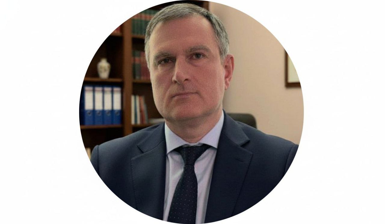 В настоящее время эпидемиологическая ситуация в Дагестане в связи с низким охватом детей вакцинацией против полиомиелита вызывает серьезные опасения Полиомиелит крайне опасное вирусное заболевание последствия которого могут быть необратимы Вирус поражая нервную систему способен привести к пожизненному параличу Цифры говорят сами за себя один из 200 инфицированных детей становится инвалидом из за паралича От 5 до 10 из числа парализованных умирают от остановки дыхания Единственной и научно доказанной защитой от этой страшной болезни является только своевременная вакцинация В связи с угрозой распространения вируса в нашем районе организован дополнительный тур иммунизации Вакцины являются абсолютно бесплатными безопасными и эффективными Они прошли многоступенчатый контроль качества и десятилетиями успешно применяются по всему миру Вакцинация жизненно необходимая мера для защиты ребенка Призываю всех родителей проявить ответственность за здоровье и будущее своих детей Не поддавайтесь на ложные слухи и недостоверную информацию Вопрос жизни и здоровья детей не должен становиться предметом сомнений Их будущее в ваших руках СаидТемирханов