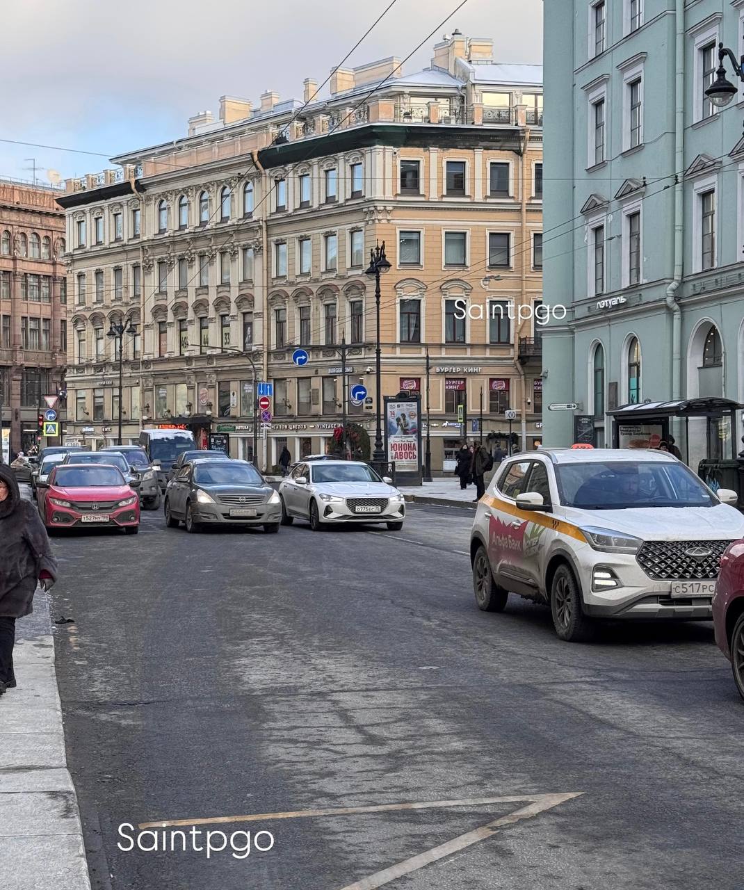 В Петербурге планируют ужесточить правила перевозки детей в такси.  ЗакС рассмотрит законопроект, который обяжет такси оснащать автомобили детскими креслами. Также предлагается запретить дополнительные тарифы и повышенную оплату за перевозку детей с взрослыми.  Кроме того, обсуждается поддержка перевозчиков, которые будут предоставлять льготные тарифы для многодетных семей.     – жми тут / Прислать новость  #спб #питер #петербург