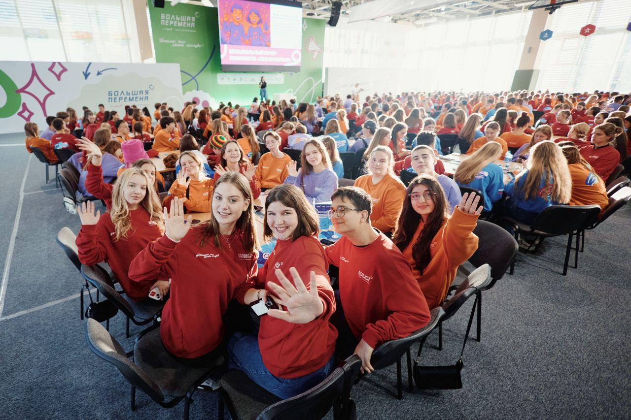 Финал Большой перемены для старшеклассников стартовал в Артеке В Международном детском центре Артек 1 ноября стартовал финал шестого сезона Всероссийского конкурса Большая перемена для школьников 8 10 х классов 1 500 старшеклассников из 79 регионов России будут выполнять конкурсные задания и станут участниками просветительской программы Победители получат 1 млн рублей