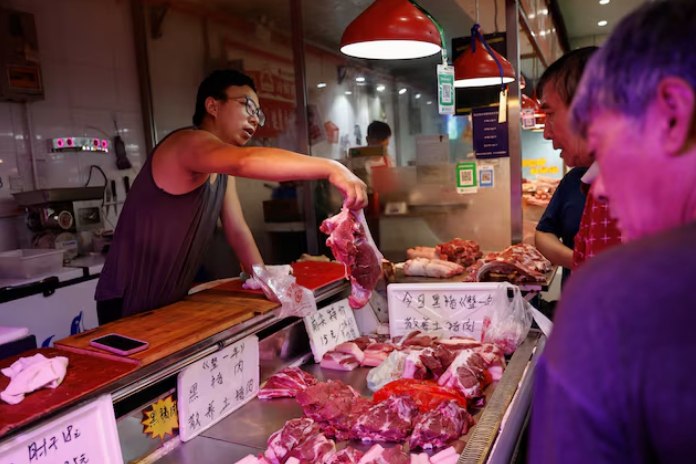 Китай сократил таможенные сборы на поставки свинины из ЕС После 18 месяцев тщательного анализа китайские власти приняли решение снизить пошлины на европейскую свинину Пошлины стали ниже облегчая доступ европейских производителей на китайский рынок который ранее поставлял свыше половины всего китайского импорта мяса данного вида investing investing