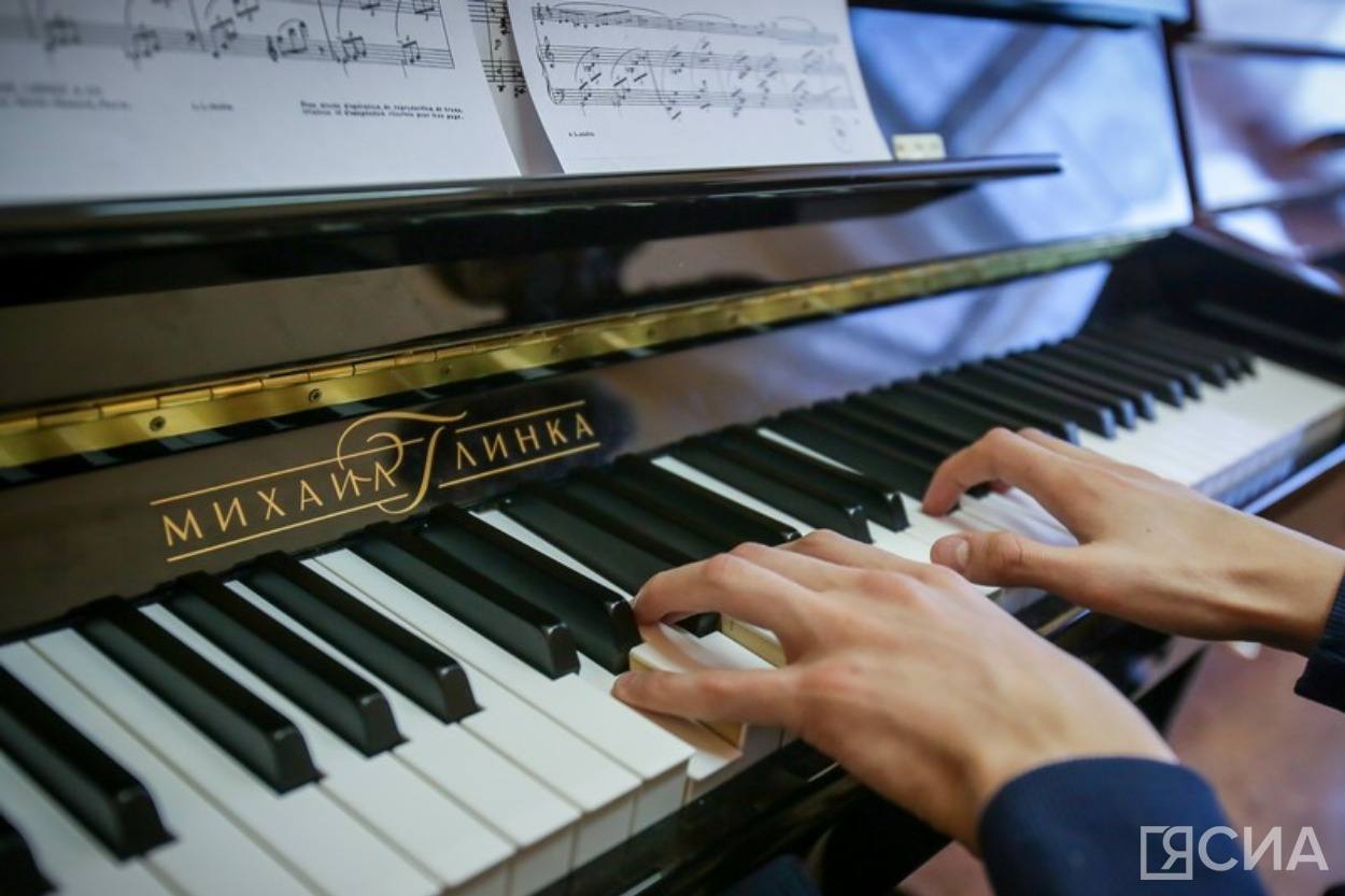 Более 90 крупных мероприятий планируется в рамках Года культуры в Якутии В рамках Года культуры объявленного главой Якутии Айсеном Николаевым в республике планируется проведение более 90 крупных мероприятий Как проинформировали в Министерстве культуры и духовного развития основными направлениями мероприятий обозначены   Культура уникальная   Культура созидающая   Культура консолидирующая   Культура креативная   Культура цифровая   и Культура будущего По словам министра культуры и духовного развития республики Афанасия Ноева план ориентирован на развитие всех направлений культуры от мероприятий по укреплению инфраструктуры культуры до наращивания высококвалифицированных кадров и обеспечения ими сельских учреждений культуры О главных мероприятиях этого года и не только ЗДЕСЬ Все новости Яестьновость Обсудить Читайте нас в MAX