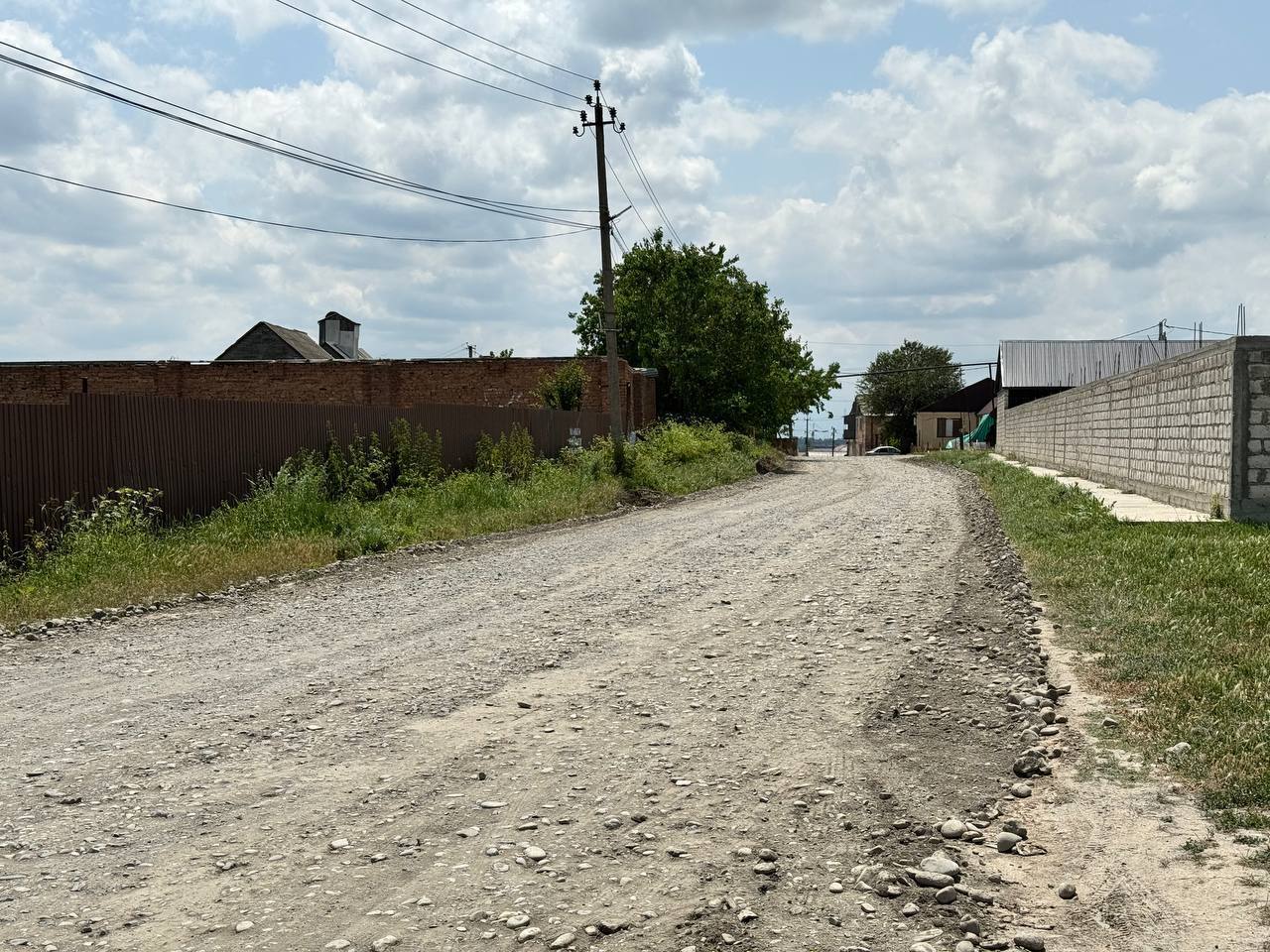 На улице 4-я Линия в Назрани протяжённостью 250 метров проведены работы по благоустройству. Дорога была улучшена за счёт прокладки песчано-гравийной смеси ПГС , что значительно повысило её качество и комфорт для движения. Кроме того, на данной улице также было установлено освещение, что обеспечит безопасность жителей в вечернее и ночное время. Правительство Ингушетии
