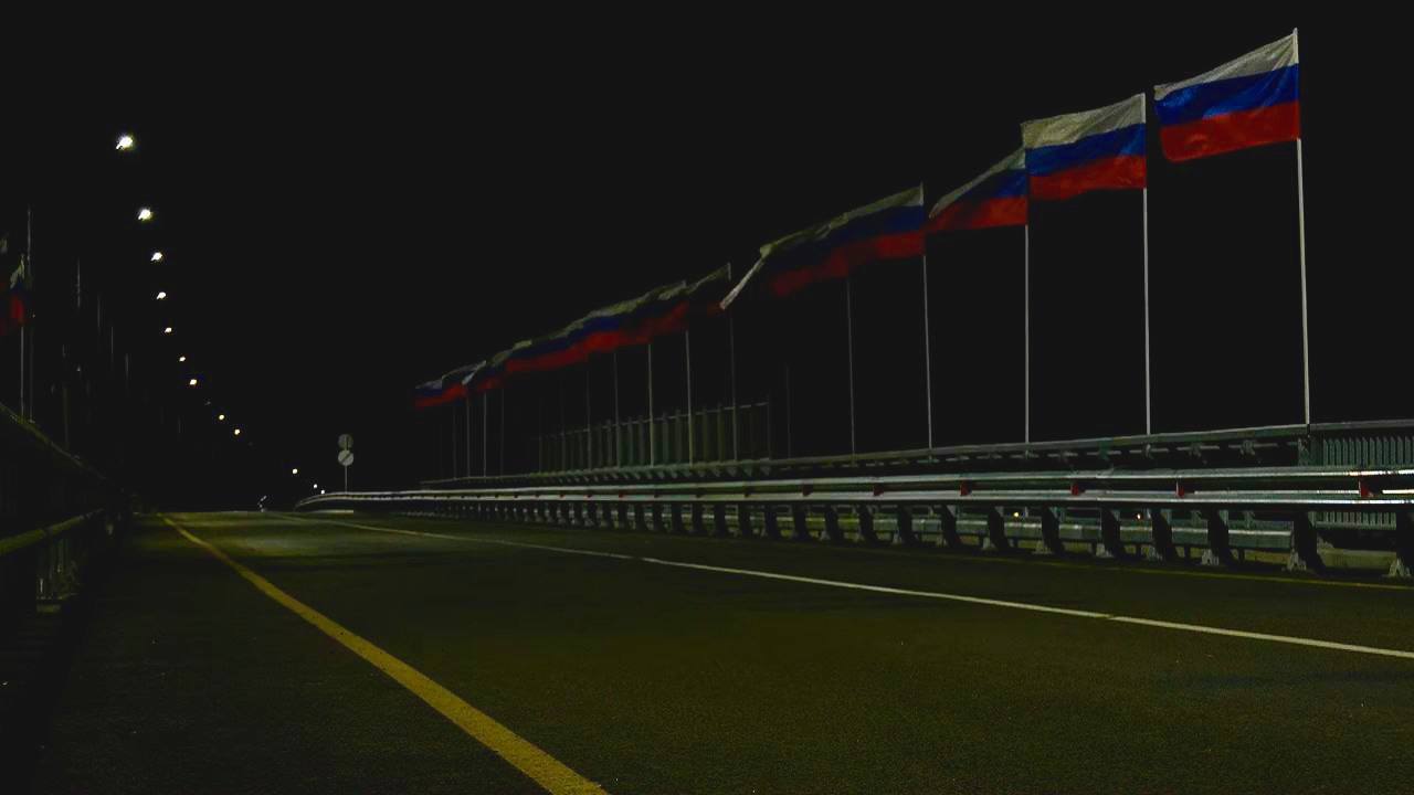 В Серышеве открыли движение по новому путепроводу через Транссиб Объект построенный в рамках нацпроекта Инфраструктура для жизни решает сразу несколько ключевых задач Обеспечивает безопасный переезд через железную дорогу Избавляет жителей поселка от длительного ожидания поездов соединяя два района разделенных Транссибом Связывает местные дороги с федеральной сетью Развитие транспортной инфраструктуры продолжается уже в декабре планируется открытие путепровода в Новобурейском а в 2027 году в Белогорске об этом сообщил глава региона Василий Орлов Амур LIVE