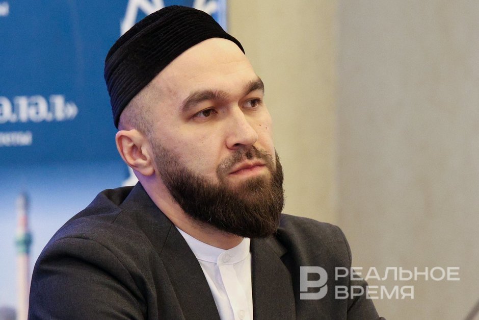 Фитр фидия и закят через неделю начинается Рамадан Как в Татарстане отпразднуют Рамадан и каким будет размер нисаба и фитр садака После ночного намаза 18 февраля во всех мечетях Татарстана прочитают первый таравих намаз Таким образом придет черед первого дня поста месяца Рамадан 19 февраля Праздник Ураза байрам придется на 20 марта а Республиканский ифтар пройдет 13 марта традиционно в Казань Экспо О том что еще будет происходить в дни поста и можно ли во время него поздравлять женщин с 8 Марта в материале Реального времени Подпишитесь на Реальное время в МАХ Telegram Дзен