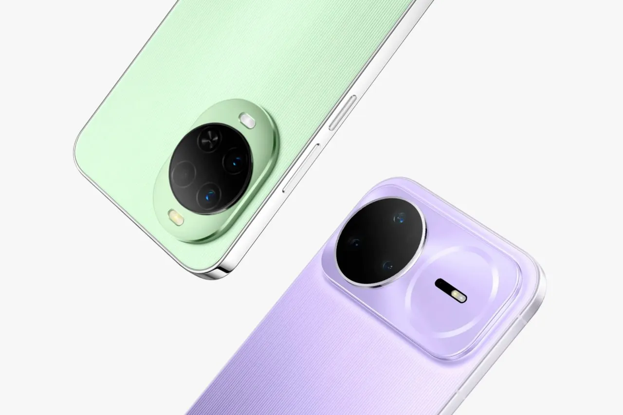 В России стартовал предзаказ смартфонов серии HUAWEI nova 15 Одной из ключевых особенностей HUAWEI nova 15 и 15 Pro стала система камер с поддержкой ультрареалистичной съёмки студийного уровня Также модели получили набор полезных ИИ функций включая выбор лучшего кадра удаление объектов и управление жестами Длительное время работы от одного заряда обеспечивают ёмкие аккумуляторы HUAWEI nova 15 Pro 6500 мА ч HUAWEI nova 15 6000 мА ч с поддержкой быстрой зарядки мощностью до до 100 Вт Серия HUAWEI nova 15 уже доступна для предзаказа в России в конфигурациях 256 ГБ и 512 ГБ по цене от 38 990 до 41 990 рублей Мы в Max и VK