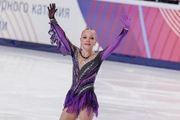 Перенесла операцию на ноге и ушла от Плющенко воронежская фигуристка Елена Костылева сменила тренера Мыльная опера под названием Плющенко vs Костылева старшая завершилась 21 декабря Двукратный Олимпийский чемпион выразил сожаление из за сложившейся ситуации Наш путь с Леной Костылевой к сожалению на данный момент закончился ОТ ПОБЕДЫ ДО ЖАЛОБЫ Эта история началась с февральского первенства страны в Саранске По словам Ирины Костылевой ту историческую победу ее дочери толком не оценили А ведь золото в столице Мордовии стало первым в карьере тренера Плющенко среди юниоров До Костылевлой никто из воспитанников академии фигурного катания Ангелы Плющенко на таком уровне не побеждал Но как отметила в беседе с КП Воронеж Ирина Костылева это событие в Ангелах обошли стороной Накопившиеся разногласия вылезли наружу в прошлом месяце После победы в Москве на мемориале А Г Горшкова и второго места в Омске на всероссийском турнире Сердце Сибири Евгений Плющенко отправил жалобу на имя уполномоченного при президенте РФ по правам ребенка Марии Львовой Беловой   Подробнее