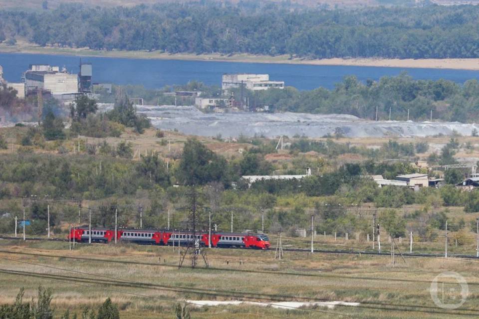 В Волгограде запустят веселую электричку В ходе следования пассажиров будут развлекать викторинами и концертом. В Волгограде 6 июля состоится тематический рейс «Экскурсионного вагона» 3+ . Он доставит пассажиров в музей-заповедник «Старая Сарепта». В пути пассажиров ожидает много интересных мероприятий: квест-викторина, знакомство с историей Волгоградской области, мастер-классы по созданию травяных сборов и ароматных свечей. А еще можно будет послушать концерт во время которого будут исполнены популярные народные песни. Со станции Волгоград-1 электричка отправится в 15:18, а вернется назад в 20:20, сообщили "Городским вестям" в пресс-службе Приволжской железной дороги.