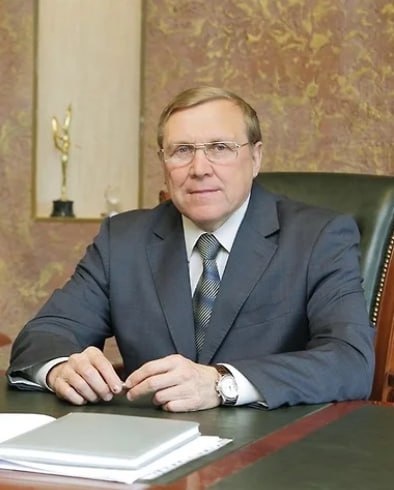 КТРВ поменяла двух директоров своих пермских заводов Корпорация «Тактическое ракетное вооружение» КТРВ решила реформировать систему управления своими пермскими активами: она сменила пермских гендиректоров на своего представителя — замгендиректора АО «ВПК „НПО машиностроения“» Андрея Горяева. Он занял пост руководителя в АО «Уральский научно-исследовательский институт композиционных материалов» и АО «ПЗ „Машиностроитель“». Пост директора последнего покинул почетный гражданин Пермского края Владимир Ломаев на фото , возглавлявший АО с 1999 года. Предполагается, что 74-летний топ-менеджер будет назначен на другую должность на предприятии.