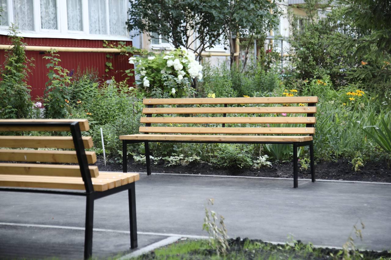 В этом году на реализацию региональной программы «Мой двор», инициированной губернатором Алексеем Русских, выделено 750 млн рублей. На эти средства планируется отремонтировать более 200 территорий. В настоящее время к ремонтным работам приступили в 14 муниципалитетах, в том числе в Ульяновске и Димитровграде. В прошлом году по этой программе отремонтировали 137 дворов.