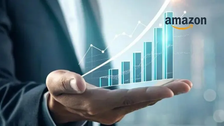 Amazon впервые показала сколько реально зарабатывает на ИИ Amazon наконец раскрыла масштаб ИИ бизнеса внутри AWS и теперь видно что огромные траты на дата центры и ускорители уже начали превращаться в очень серьёзные деньги Глава Amazon Энди Джесси заявил что ИИ сервисы AWS уже приносят более 15 млрд годовой выручки по текущему темпу продаж Это примерно десятая часть годового темпа выручки всего AWS который компания сейчас оценивает примерно в 142 млрд ИИ для Amazon уже не просто ставка на будущее а заметный кусок реального бизнеса прямо сейчас Параллельно Amazon сообщила что её собственный чиповый бизнес с Graviton Trainium и Nitro уже разогнался выше 20 млрд в год В компании отдельно подчеркивают что AWS могла бы расти ещё быстрее если бы рынок не упирался в нехватку мощностей На этом фоне Amazon продолжает очень агрессивно вкладываться в инфраструктуру под ИИ и защищает гигантские расходы на новые дата центры По сути компания впервые показала рынку простую вещь её ИИ гонка уже начала окупаться не только в презентациях но и в выручке 15 млрд в год от ИИ уже звучит серьёзно   Жмите обсудим Наши каналы Аmazon Аi