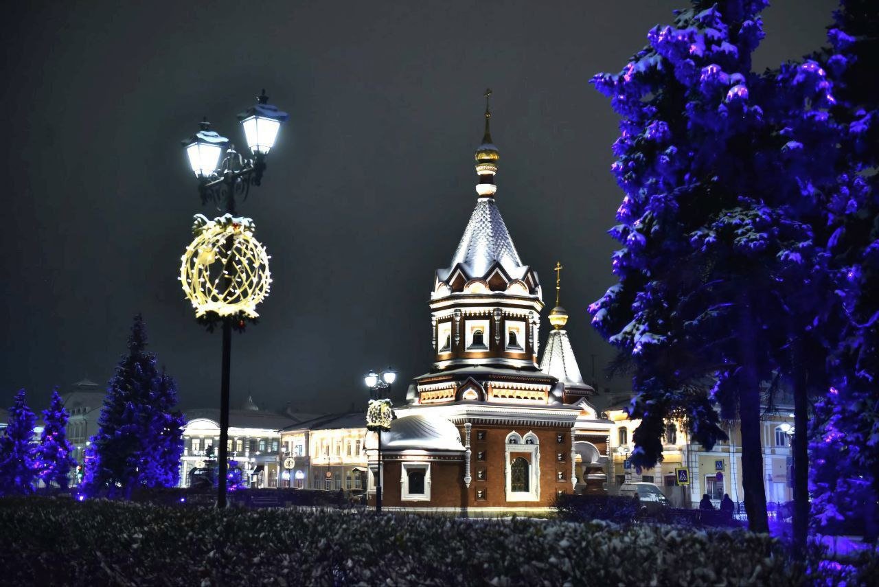 Ярославль вошел в тройку самых популярных городов для трехдневных путешествий в декабре 2024 года.   У Ярославля третье место, впереди только Краснодар и Архыз. Одной из причин популярности региона среди туристов является его транспортная доступность. Осенью туда помимо автобусов и комфортных ласточек, запустили авиасообщение - рассказал губернатор региона.