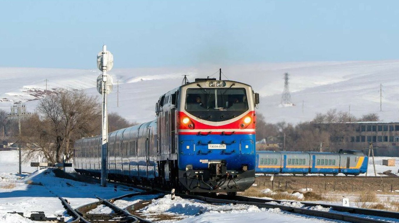 В Алматы 52 человека отравились газом в поезде среди них дети В Алматы 52 человека включая детей отравились угарным газом в поезде во время съёмок зарубежного фильма передает ArbatMedia   Прислать новость