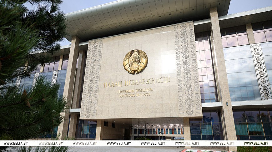 Лукашенко Беларусь в 2025 году рассчитывает получить рекордные более 9 млрд от экспорта продовольствия Об этом Президент Беларуси Александр Лукашенко заявил на торжественной церемонии вручения госнаград передовикам АПК  Глава государства отметил что благодаря полученному в этом году урожаю и наличию больших объемов качественного сырья выросла и переработка в стране стали производить больше продуктов натуральных качественных вкусных любимых в 113 странах мира По итогам 2025 года от экспорта продовольствия и сельхозсырья ожидаем рекордные более 9 млрд сказал Президент Однако это далеко не предел и Александр Лукашенко уверен что объемы могут и должны быть больше Наша задача в следующем году выйти на 9 5 млрд подчеркнул глава государства Сайт TikTok VK Instagram YouTube ОК Стикерпак ВВ Чат бот