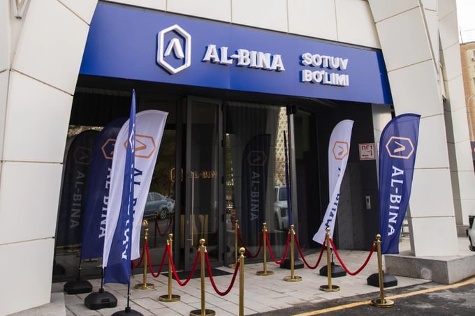 Девелоперская компания AL BINA открыла новый офис продаж AL BINA девелопер нового поколения работающий на стыке архитектуры инвестиционного мышления и качества жизни В AL BINA работают не классические менеджеры по продажам а инвестиционные консультанты которые сопровождают клиента на всех этапах от первого запроса до оформления и передачи объекта Помимо собственных проектов AL BINA выстраивает партнёрскую экосистему с топовыми игроками рынка недвижимости и строительства Среди стратегических партнёров AL BINA девелоперская компания NRG BI и UET Construction В рамках сотрудничества с девелоперской компанией NRG BI клиентам AL BINA доступны партнёрские проекты Flagman Maftun Makon и 4U Tashkent Новый офис уже открыт и готов принимать клиентов заинтересованных как в проектах AL BINA так и в возможностях инвестирования в объекты высокого уровня в Ташкенте и Новом Ташкенте ТГ канал UzbekDevelopment