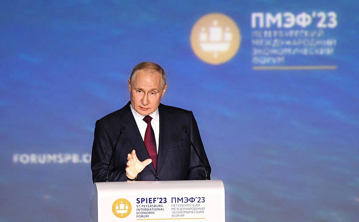Центральным мероприятием ПМЭФ станет пленарное заседание с участием Путина, оно пройдет 20 июня, заявил Ушаков. Он добавил, что президент РФ в выступлении на пленарке ПМЭФ даст оценку ситуации в политике и экономике.