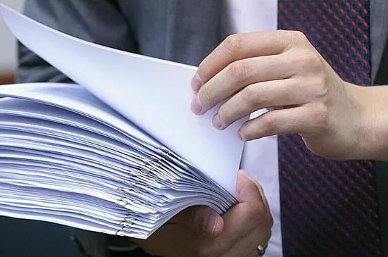 Госдума на пленарном заседании 11 июня приняла закон, подразумевающий внесение поправок в федеральный бюджет на 2025 год. Законом предусматривается изменения основных характеристик бюджета. Доходы федерального бюджета предусматриваются в размере 38,5 миллиарда рублей, нефтегазовые доходы ожидаются в сумме 8,3 миллиарда рублей, базовые нефтегазовые доходы оцениваются в сумме 8,7 миллиарда рублей, ненефтегазовые доходы оцениваются в объеме более 30 миллиардов рублей, дефицит федерального бюджета составит 3,7 миллиарда рублей, а уровень инфляции — 7,6 процента. Ранее глава Минфина Антон Силуанов объяснял корректировки сокращением объема нефтегазовых доходов.