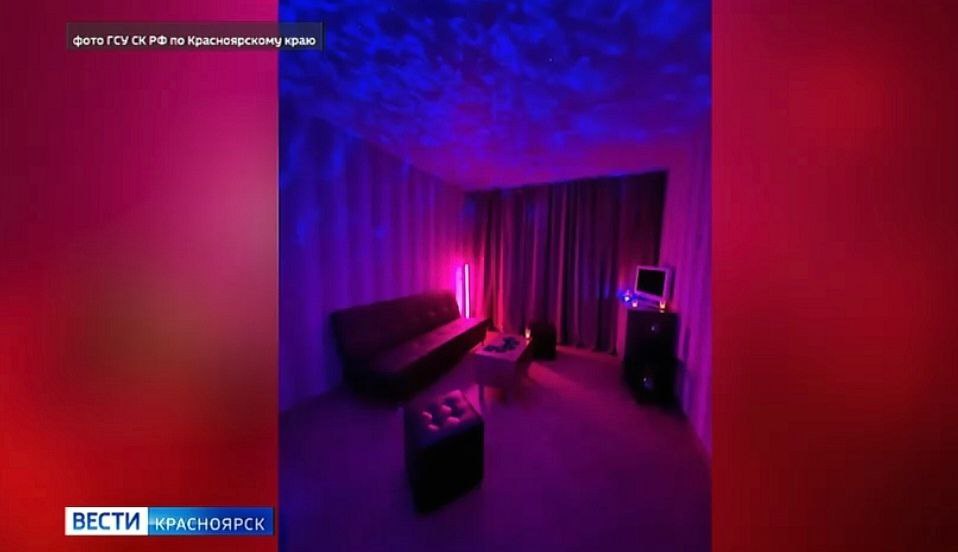 В Красноярске завершено расследование уголовного дела о преступной группе, занимавшейся организацией проституции По версии следствия, 11 человек, в том числе организатор, создали сеть массажных салонов в Норильске, Якутске и Мурманске. Сам лидер — из Екатеринбурга, его ближайшие подручные — из Санкт-Петербурга и Сочи. К оказанию интим-услуг они вовлекли 37 девушек. Только за создание организованного преступного сообщества главарю может грозить до 20 лет колонии.