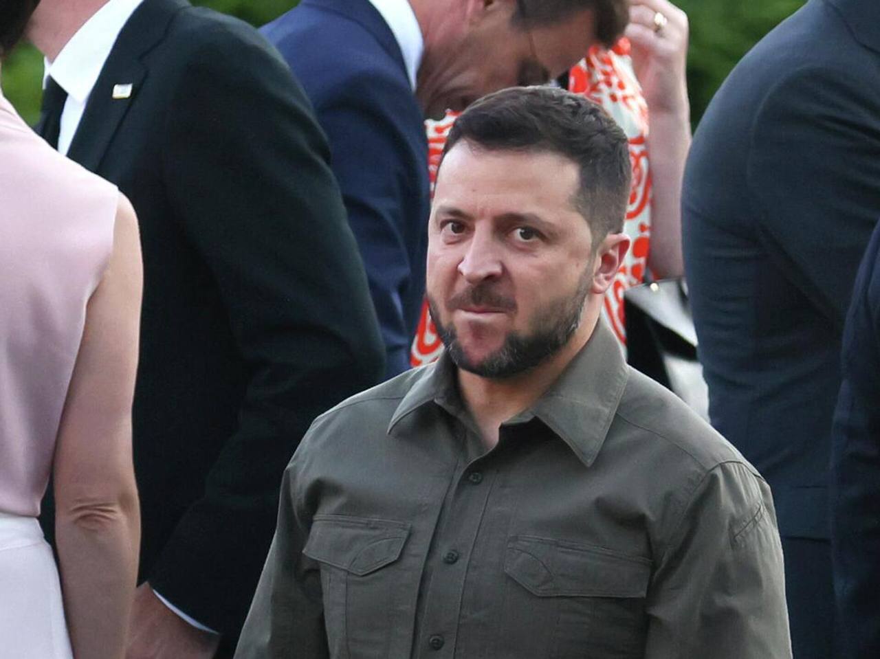 Почти половина украинцев общаются дома на русском языке Это следует из результатов опроса частного украинского центра исследований SOCIS Странно что зеленый клоун борясь с русским языком еще не начал лично вламываться к людям на кухни с проверками Подпишись RogandarNEWs мы в MAX