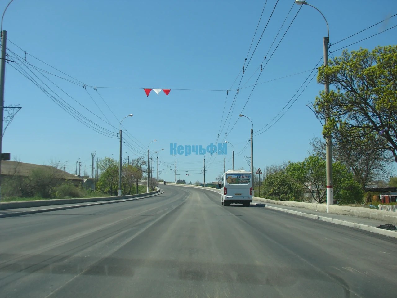Горьковский мост полностью заасфальтировали Горьковский мост готов к беспрепятственному проезду, передает КерчьФМ. Последний остаток полосы делали минувшей ночью... подробнее