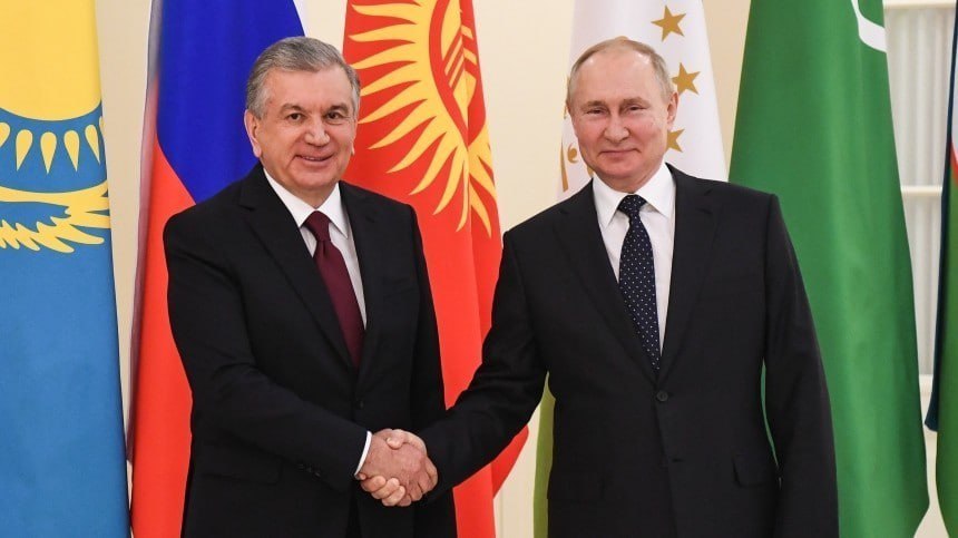 Состоялся телефонный разговор Владимира Путина с Президентом Республики Узбекистан Шавкатом Мирзиёевым Обсуждены актуальные вопросы дальнейшего развития российско-узбекистанских отношений всеобъемлющего стратегического партнёрства и союзничества. Особое внимание уделено реализации взаимовыгодных совместных проектов в сфере энергетики, инвестиций и промышленного производства, а также расширению межрегиональных и культурно-гуманитарных связей. Главы государств условились и далее поддерживать регулярные личные контакты. Оперативно о политике