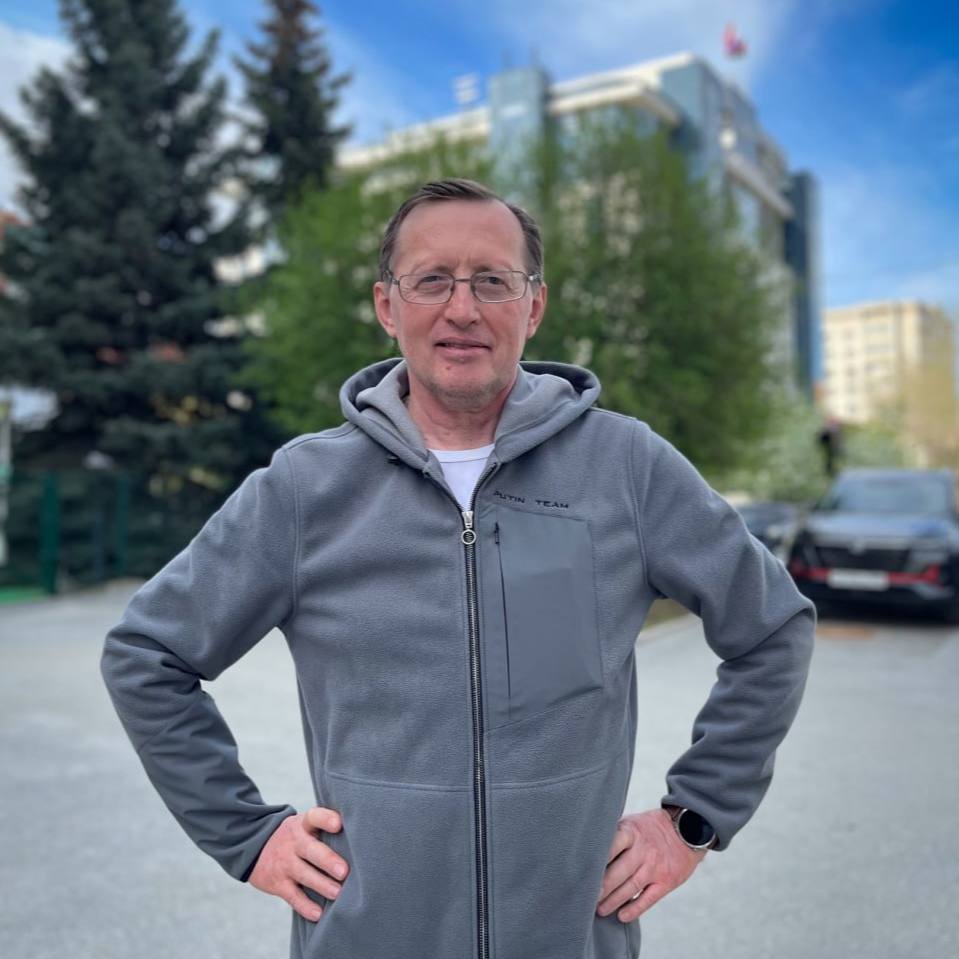 Павел Креков, экс-заместитель губернатора Свердловской области, рассказал об уходе и начале работы в другом регионе Тринадцатилетняя глава его карьеры в Свердловской области, где он курировал социальную сферу, здравоохранение, культуру, образование и спорт, подошла к концу. «Я завершаю свою работу в Свердловской области. Пишу об этом с большим сожалением и благодарю судьбу за те 13 лет, которые я отдал этому региону. Я работал честно, служил во благо области, было многое пережито, и многое удалось сделать», — поделился Креков в социальных сетях. Конкретное место работы и регион остаётся не известным. Напомним, что 31 марта стало известно об отставке Крекова, а его преемницей на посту замгубернатора — министра здравоохранения Свердловской области стала Татьяна Савинова. Новости Екб тут