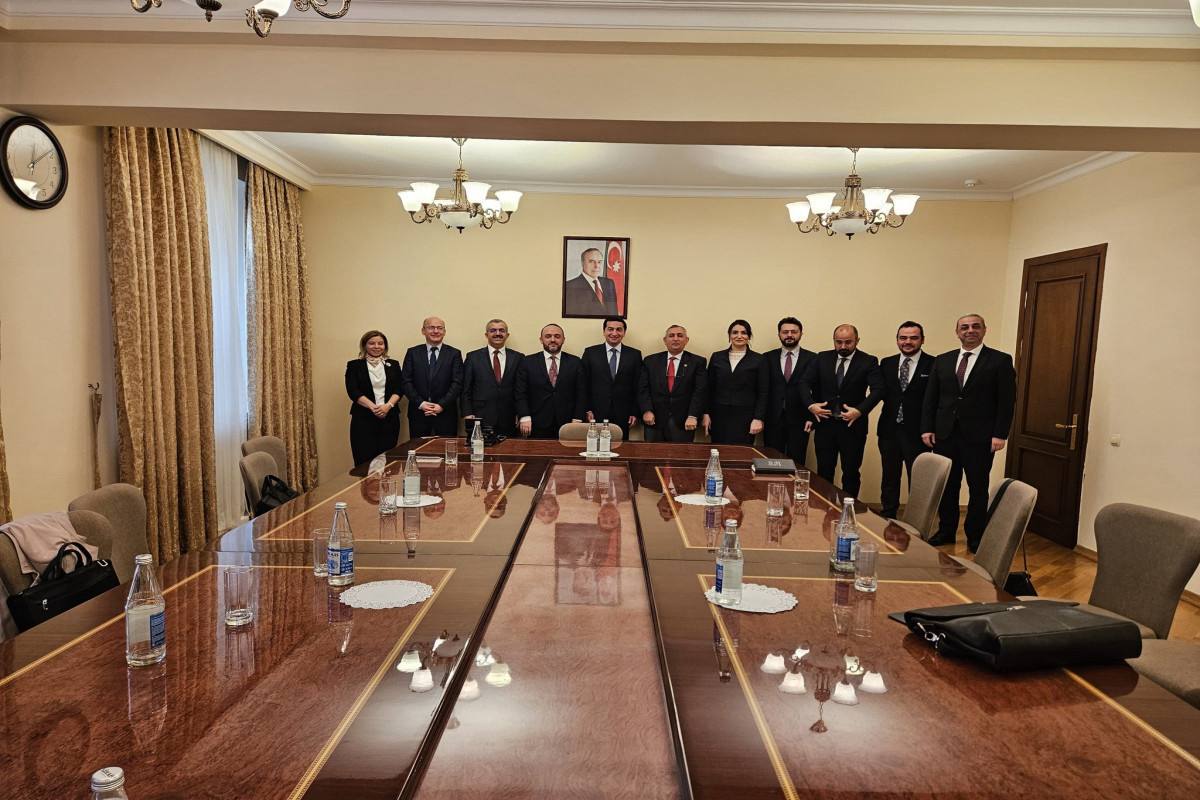 Делегация из Турции участвующая в Первом Форуме мозговых центров в Шуше встретилась с помощником Президента Азербайджана Хикметом Гаджиевым Стороны обсудили сотрудничество между Турцией и Азербайджаном а также региональные и глобальные вопросы Подпишись на Без Тормозов Подпишись также на Х Прислать новость