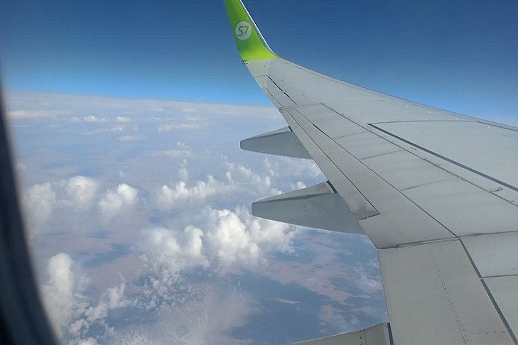 S7 снова оштрафовали за овербукинг в Новосибирске Новосибирская транспортная прокуратура вновь наказала авиакомпанию S7 Сибирь за нарушение прав пассажиров Причиной стало несоблюдение законодательства о защите прав потребителей в том числе инцидент с овербукингом из за которого 11 человек не смогли вылететь из аэропорта Толмачёво Подробнее ТРАНСПОРТ Подписаться на наш канал в MAX