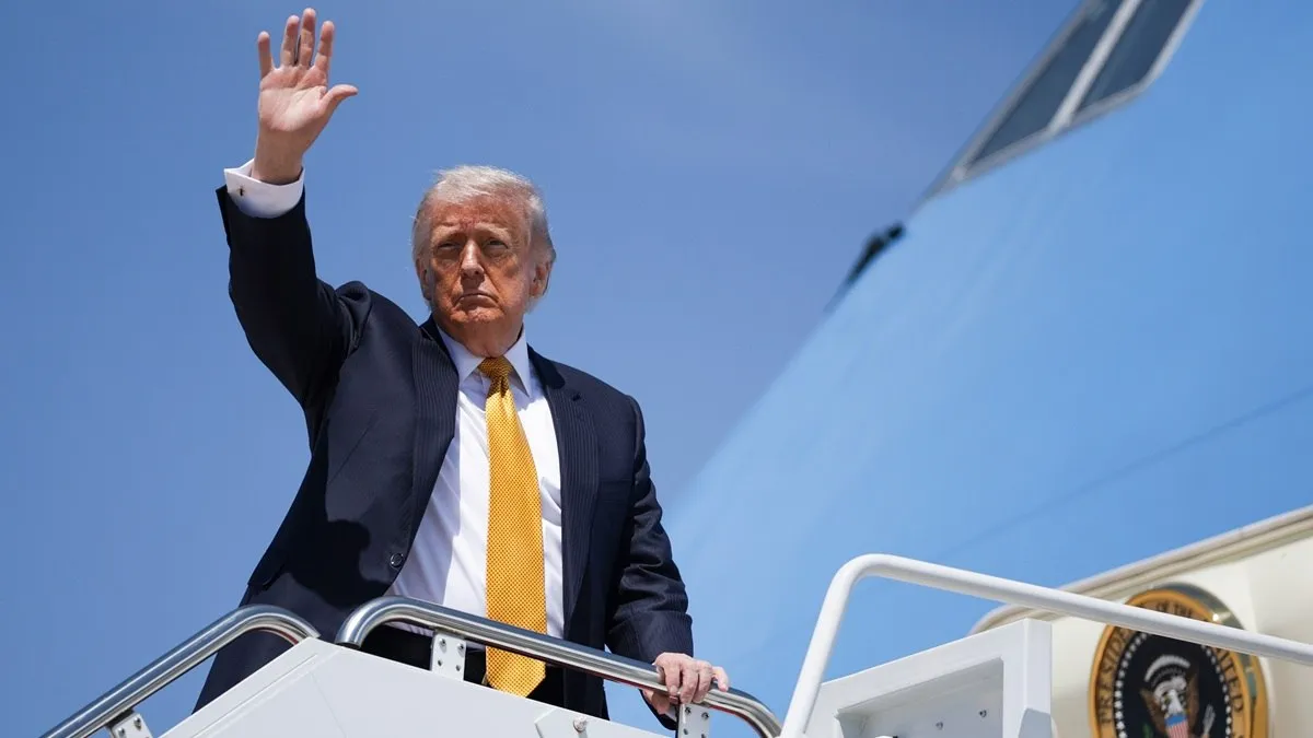 Дональд Трамп примет участие во встрече лидеров G7 во Франции в июне чтобы обсудить вопросы искусственного интеллекта торговли и борьбы с преступностью пишет Axios По словам собеседника портала встреча не приведет к подписанию реальных соглашений а будет направлена на достижение консенсуса на котором могут быть основаны будущие соглашения Источник заявил что Трамп в первую очередь хочет поговорить о бизнесе Встреча пройдет с 15 по 17 июня в Эвиан ле Бене на юго востоке Франции Фото Alex Wong Getty Images interfaxonline