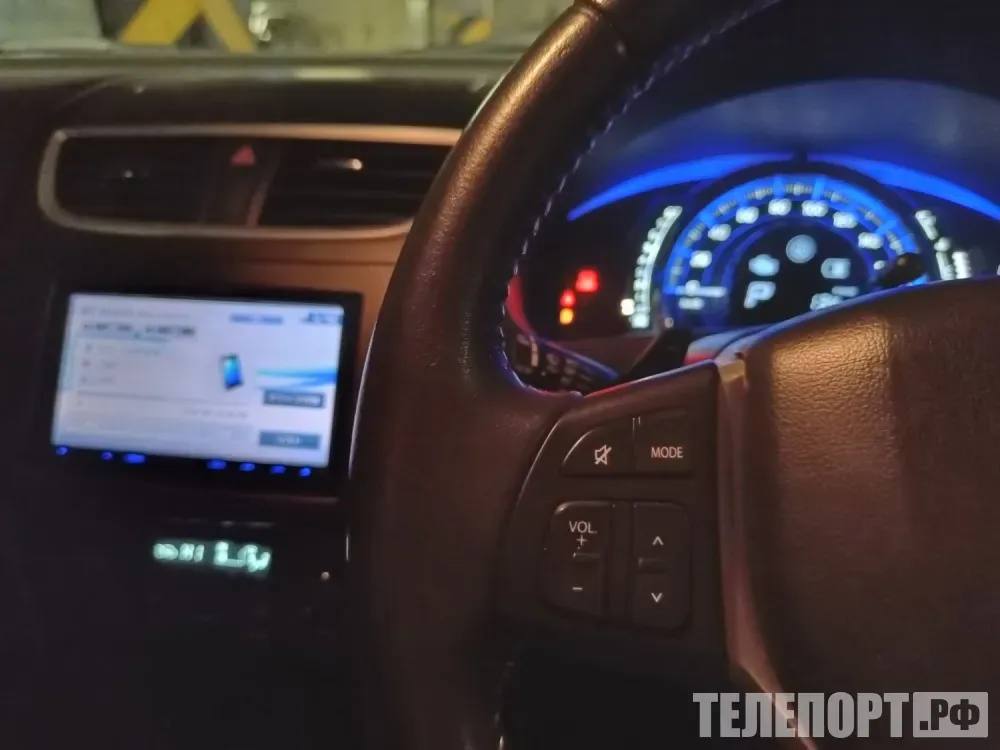 Автомобиль отца должника вместо алиментов передали матери детей Арестованную машину не смогли продать на торгах поэтому ее передали взыскательнице в счет погашения долга На исполнении в отделении судебных приставов по городу Райчихинску и поселку Прогресс находится исполнительное производство о взыскании с мужчины алиментов на содержании сына и дочери Отец официально не работал и уклонялся от уплаты алиментов игнорируя решение суда И в результате накопил внушительную задолженность более 800 тысяч рублей Судебный пристав исполнитель принял ряд мер принудительного взыскания в том числе должнику ограничен выезд за пределы РФ наложен арест на деньги хранящиеся в банках и вынесено постановление о запрете на регистрацию недвижимости Но ограничительные меры не сподвигли мужчину исполнить родительский долг В ходе исполненных действий было установлено что должник владеет автомобилем Toyota Mark II Сотрудником органа принудительного исполнения составлен акт описи и ареста машины Поскольку арестованное имущество не было реализовано на торгах его предложили взыскательнице в счет частичного погашения задолженности Получив согласие судебный пристав передал транспортное средство матери детей В результате долг уменьшился на 400 тысяч рублей рассказали в управлении Федеральной службы судебных приставов России по Амурской области Сотрудники ведомства продолжат свою работу до полного погашения задолженности ТЕЛЕПОРТ РФ здесь все об Амурской области  Мы в МАХ  Написать нам