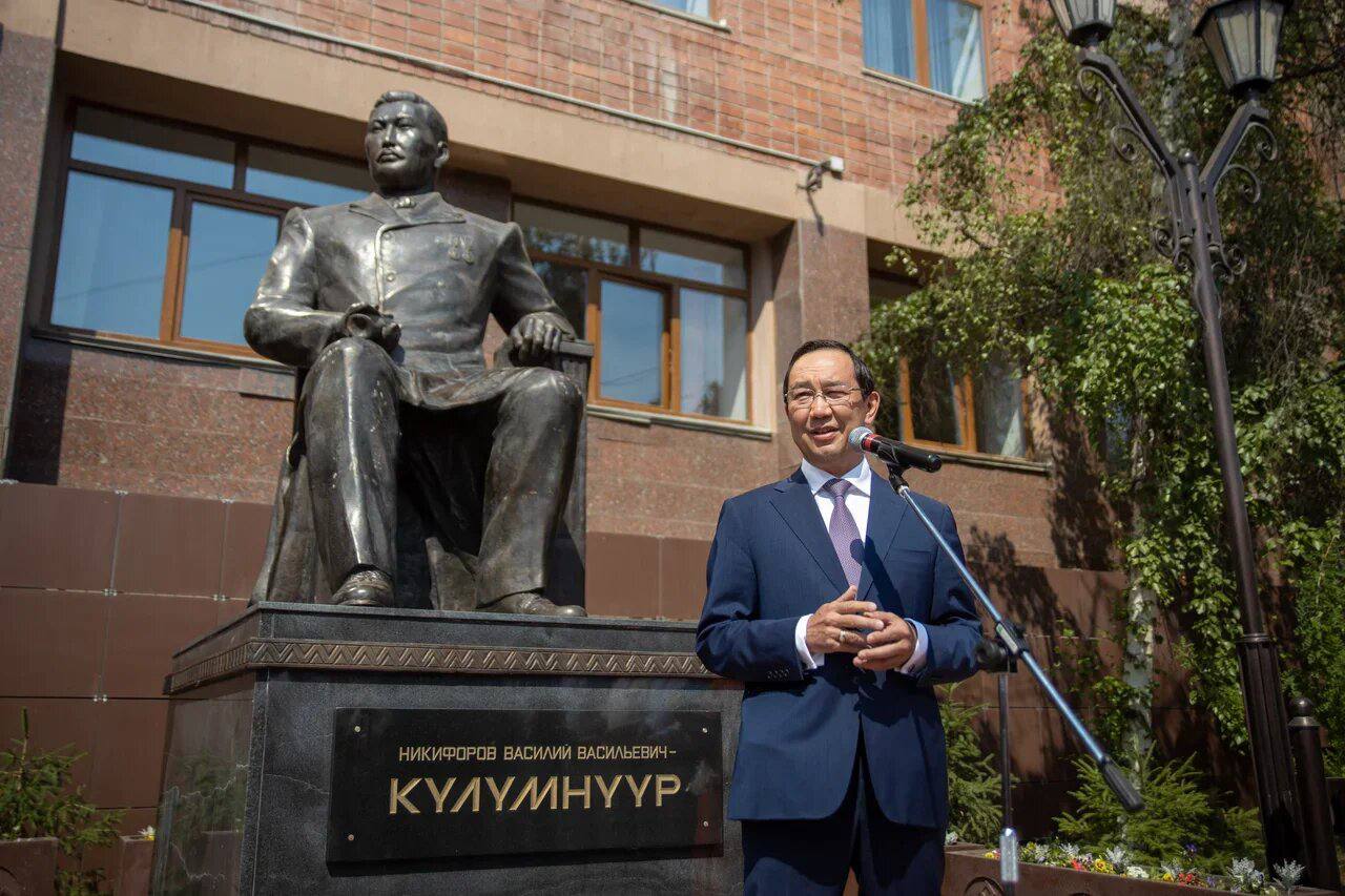 «Национальная журналистика успешно осваивает интернет-пространство и становится всё ближе к людям»: Айсен Николаев  Глава Якутии Айсен Николаев поздравил работников СМИ, ветеранов отрасли с Днем национальной печати:    «На сегодняшний день в регионе зарегистрировано 202 СМИ. Общий совокупный тираж республиканских, районных газет и журналов составляет 53 635 экземпляров. Работают 34 районные редакции. Наши СМИ развиваются и в современном ключе. За последние пять лет число сайтов на национальных языках выросло в четыре раза — с 20 до 84».