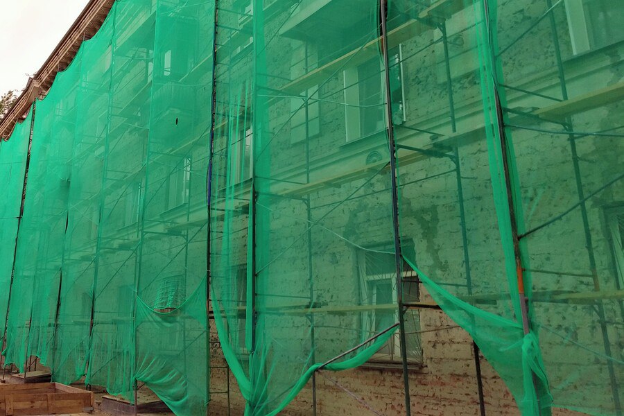 С 24 жилых домов в Новосибирске снимут лоскутные фасады магазинов и аптек Стали известны подробности капитального ремонта фасадов новосибирских домов в 2026 году Работы запланированы на 114 объектах На каждом пятом попавшем в программу на этот год нужно будет убирать фрагментированный фасад Это то чем обрастает дом из за магазинов аптек банков Предпринимателей призывают включиться в работу по приведению города в порядок Подробнее читайте по ссылке     INFOPRO54 Мы в других соцсетях MAX VK Дзен ОК Фото Infopro54